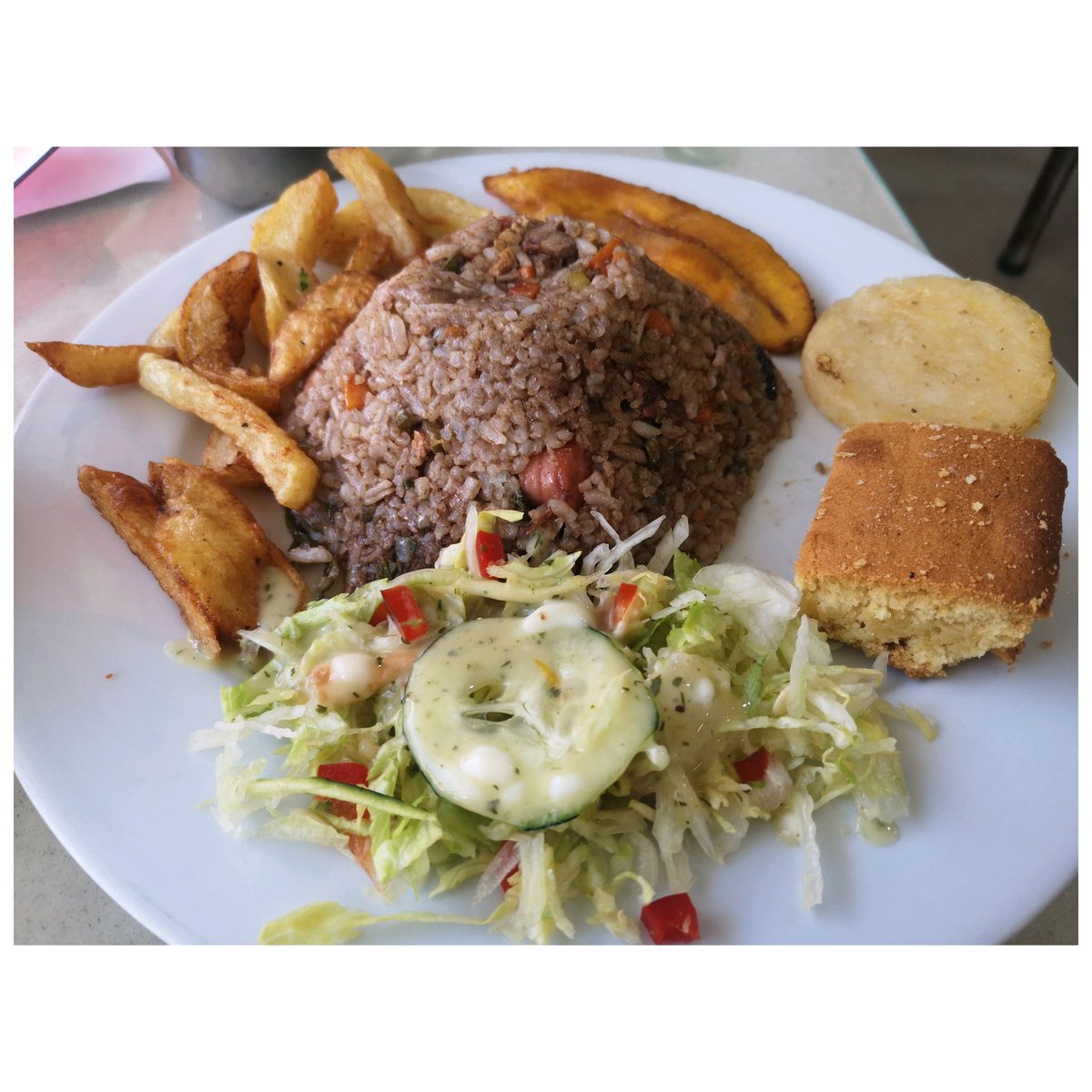 uranaihodai's tweet photo. 近くの定食屋で昼ごはん。天気が良い.。
#ボゴタ
#コロンビア
#colombia
#corrientazo https://t.co/zm9Ac06qh7
