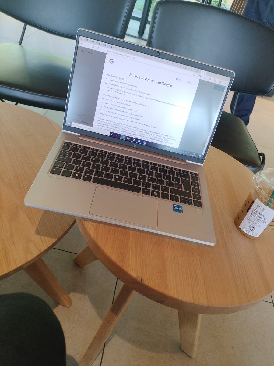 On September 19, 2023, I became a student again at the age of 33 and at a college in Scotland they gave me a laptop so that I could study❤️🥲