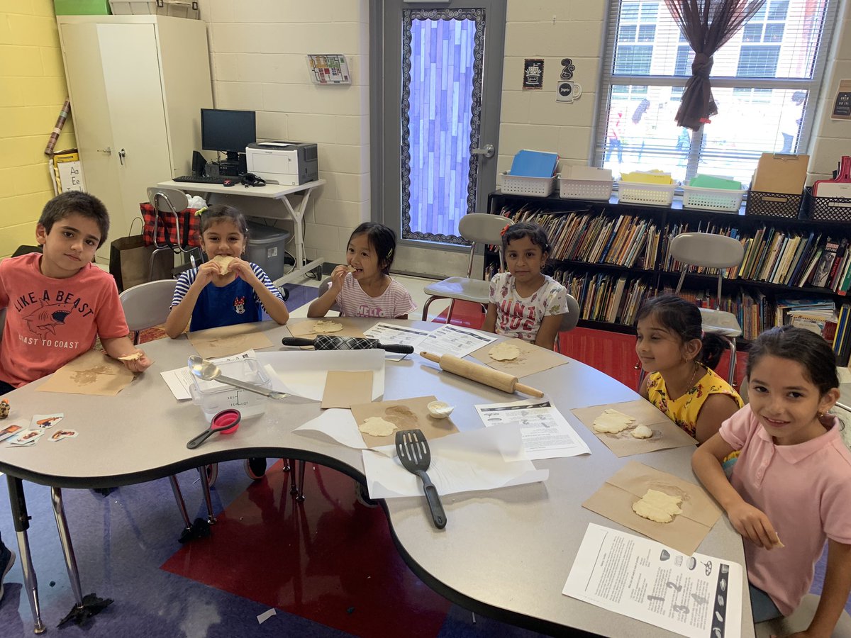 VictoriaDuff1's tweet photo. More tortilla making with first grade… https://t.co/j3zxxOjLne