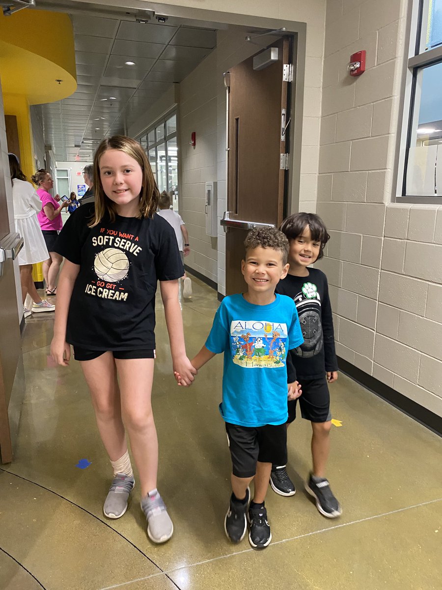 WeckSMSD's tweet photo. First lion pride time of the year 🦁💙 Kinders came back smiling from ear to ear! @LHLionsSMSD https://t.co/BmHdINuu7u