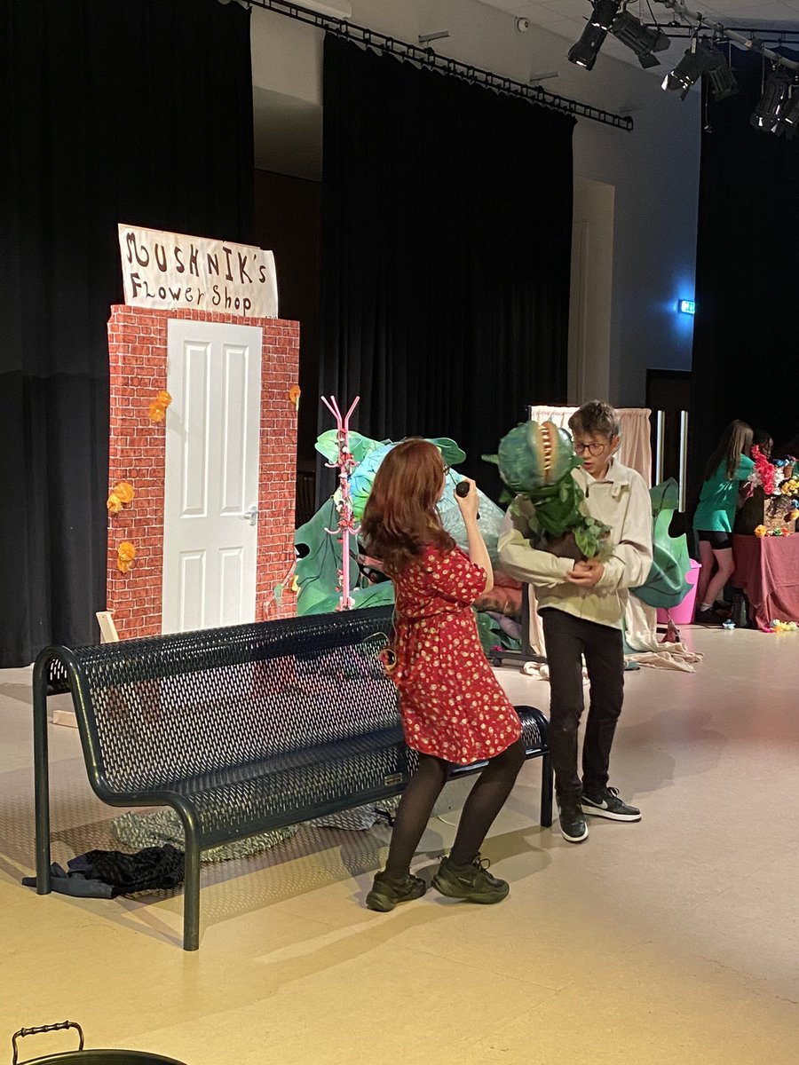 HolyRoodRCHigh's tweet photo. Phenomenal school show &amp; performance of Little Shop of Horrors tonight by our pupils. 🎭🎤🎉

Congratulations to everyone involved!

Big thank you to the faculty @rood_arts for putting the performance together 👏🏻 

#schoolshow #holyroodsgottalent https://t.co/1kbjMpkgnT