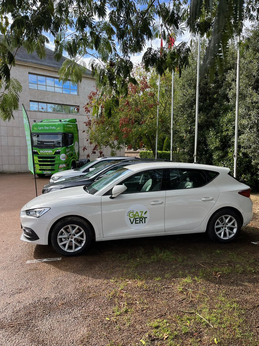 ÉVÉNEMENT - 10 ème édition du Vendée énergie tour 🍃

Le développement de la mobilité durable en lien avec les énergies renouvelables et locales produite sur le Département de la Vendée (#H2, #electricite, #biognv) était donc au cœur de cette journée @SyDEV_85 <a href="/VendeeEnergie/">Vendée Energie</a>