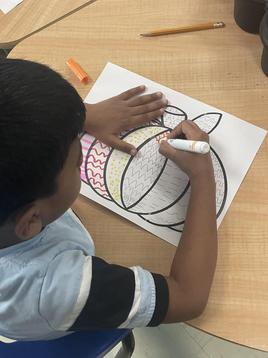 MsBurnsOCSB's tweet photo. Exploring lines in Art! https://t.co/VfF0vIRMaZ