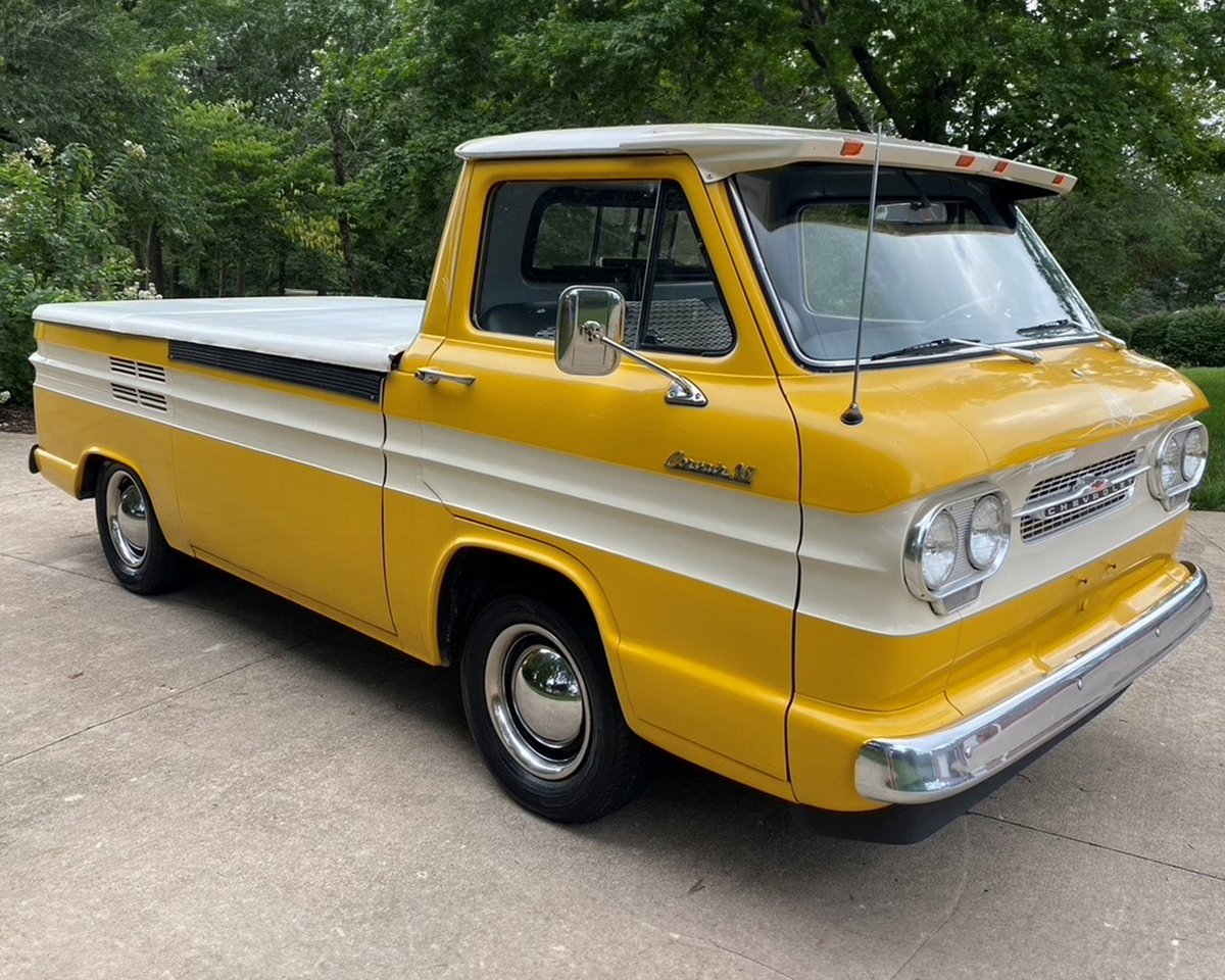 Barrett_Jackson's tweet photo. Lot 361 - This 1961 @Chevrolet #Corvair rampside is powered by a 6-cylinder #TurboAir engine. This surfer's dream will be crossing the block in #NewOrleans with No Reserve, September 28-30, at the @NewOrleansENMCC.
See more: https://t.co/BsBFBhlj1C https://t.co/8tEFPCIriP