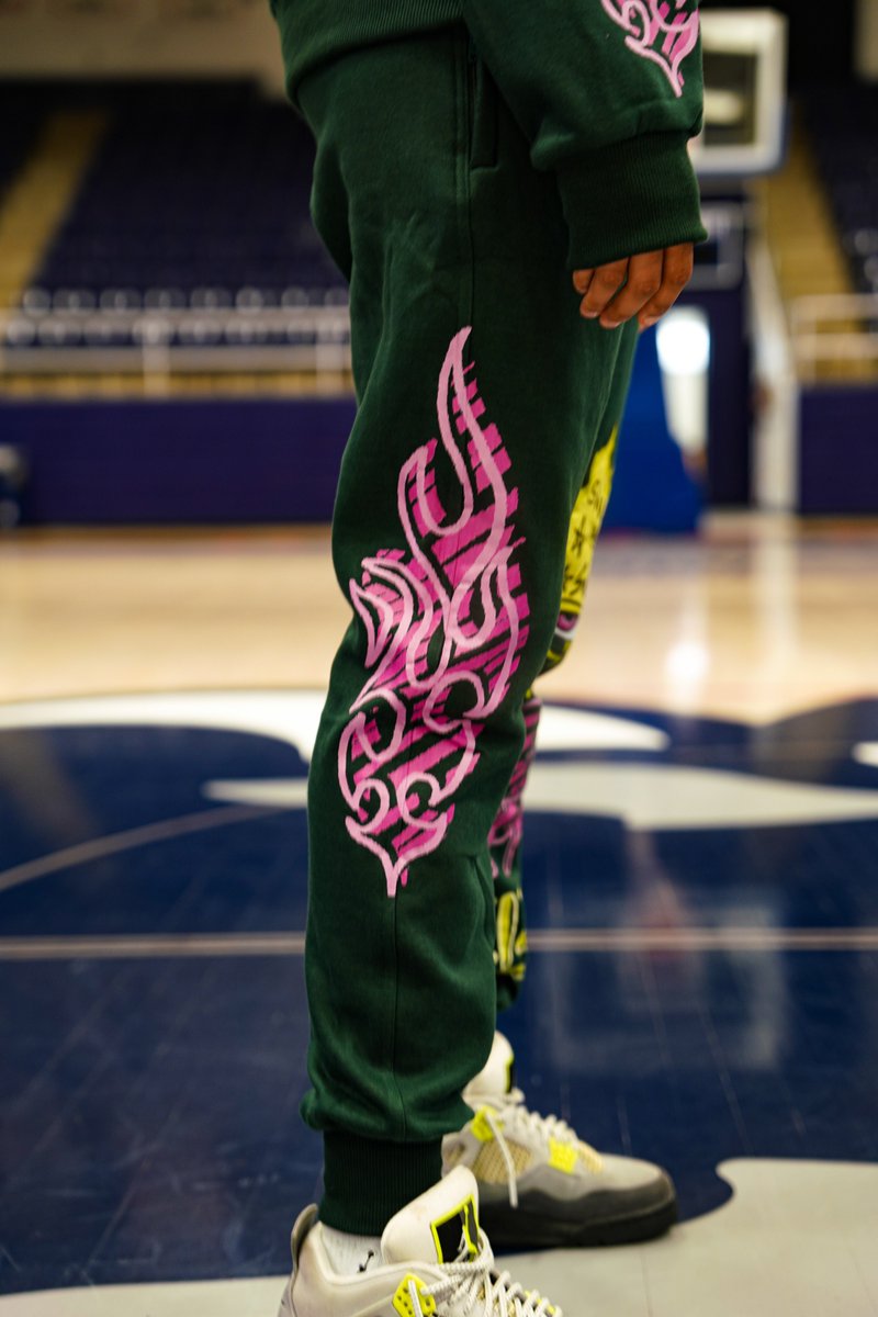 ShopSweizy's tweet photo. It Ain’t Easy Being $weizy 🐍 https://t.co/oJtR4S1fbY