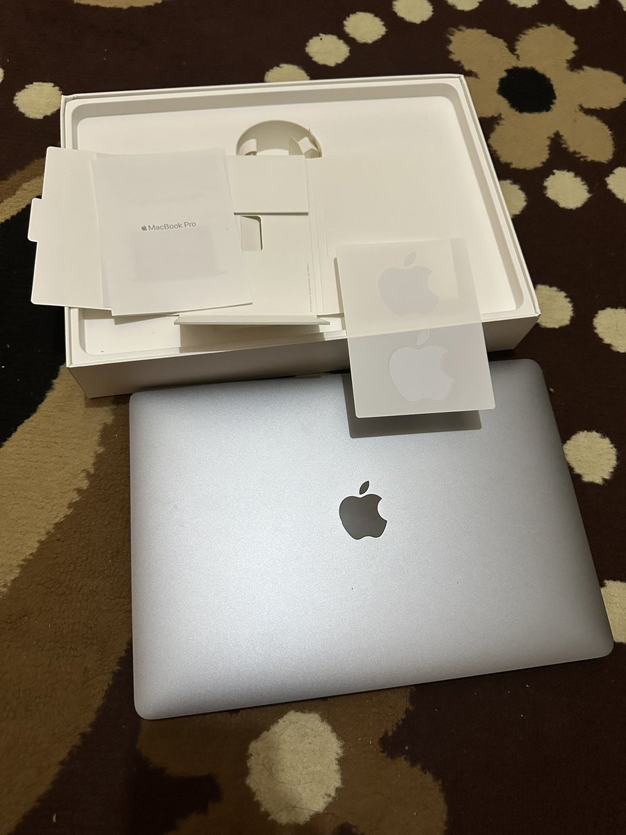 elharjogiyono's tweet image. Jual WTS Macbook pro 2017 i5 8/265 Non touchbar. 
Fullset (box - Sticker - Charger) 
Cc rendah jarang terpakai, 
Mulus 99% tidak ada dent lecet body
Info lanjut bisa dm or komen 🫶
#jualmacbook #apple #macbookpro #macbook #belimacbook
