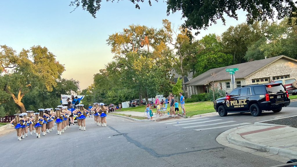 AISDPolice's tweet photo. Thank you Anderson High School for letting us support your Homecoming parade yesterday! Incredible turnout, and our officers had a blast!! #OneAnderson @AHSnewss https://t.co/Hv9wjivtBv