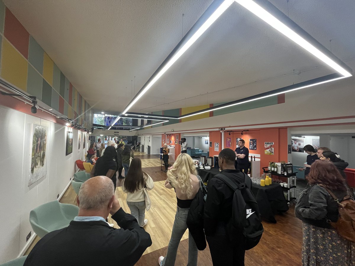 Great turnout for the launch of ‘Origin of Inspiration’ William Ntiamoah at Chancellor’s Gallery <a href="/KeeleUniversity/">Keele University 🐿️</a>. Well done Will &amp; <a href="/ArtsKeele/">Arts Keele</a> - great to catch up with <a href="/AmigoniDavid/">David Amigoni</a> <a href="/Pottsghostsigns/">Annette Francis</a> <a href="/takaraalf/">nichola twemlow</a> <a href="/NerysWilliams/">Nerys Williams</a> @katrinawilde <a href="/KerryJonesTweet/">Kerry Jones</a> too👏👏