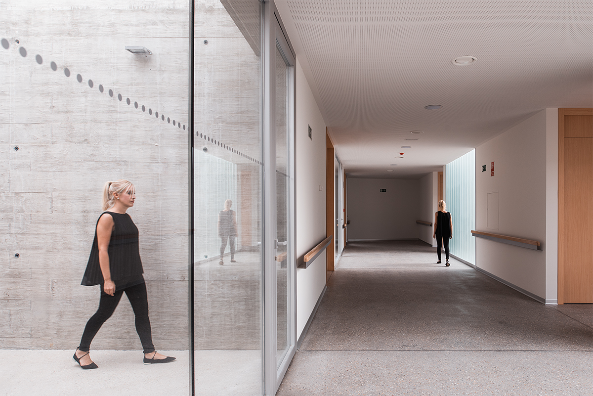 RubGarRub's tweet photo. Let's remember World Alzheimer's Day with a pic of the Day Care Center for People with Alzheimer's Disease in Benavente (Spain) that we designed in studioVRA
.
#alzheimer #WorldAlzheimersDay #WorldAlzheimersMonth #daycare #archiecture #rubengarciarubio #sonsolesvela #studiovra https://t.co/XtzxO5UDkY