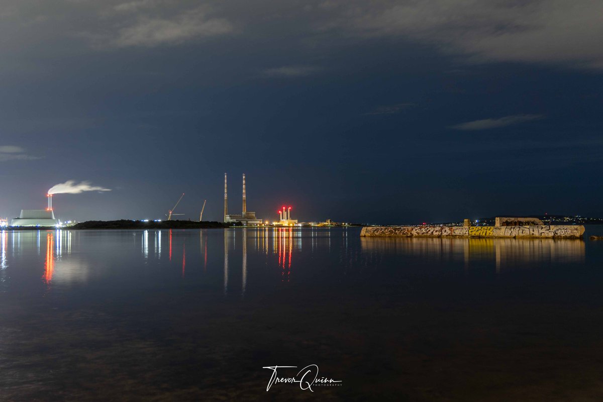 The old Sandymount baths with Poolbeg chimneys and the Poolbeg incinerator all reflecting nicely as the tide came in
#poolbegchimneys #poolbeg #sandymountbaths #dublin #vmweather <a href="/deric_tv/">Deric</a> <a href="/barrabest/">Barra Best</a> <a href="/StormHour/">#StormHour</a> @LensAreLive @PictureIreland