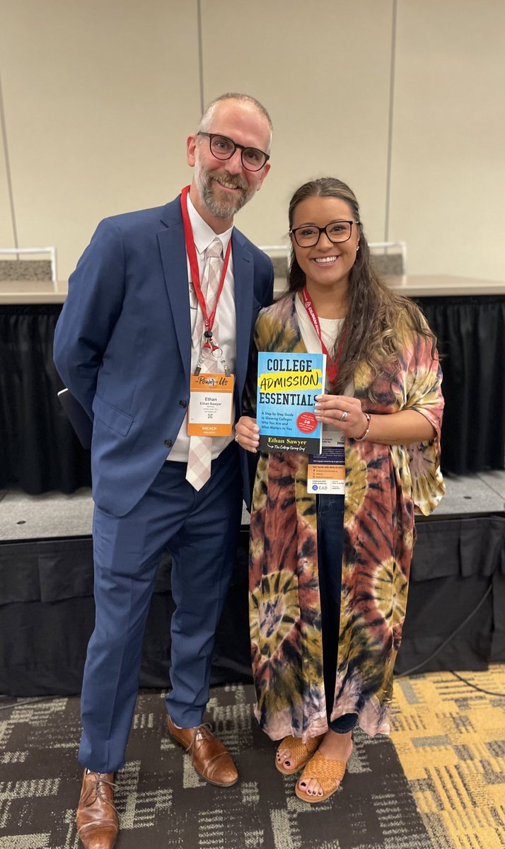 MsR_Bmore's tweet photo. Today I got to meet the man, the myth, the legend @CollegeEssayGuy &amp; I could not have been more excited about it! Thanks for creating the best resources to support CCR staff &amp; most importantly, our students! 🤓 #CCRguru #BmoreDoMore #CCR https://t.co/q9IImqQg9C