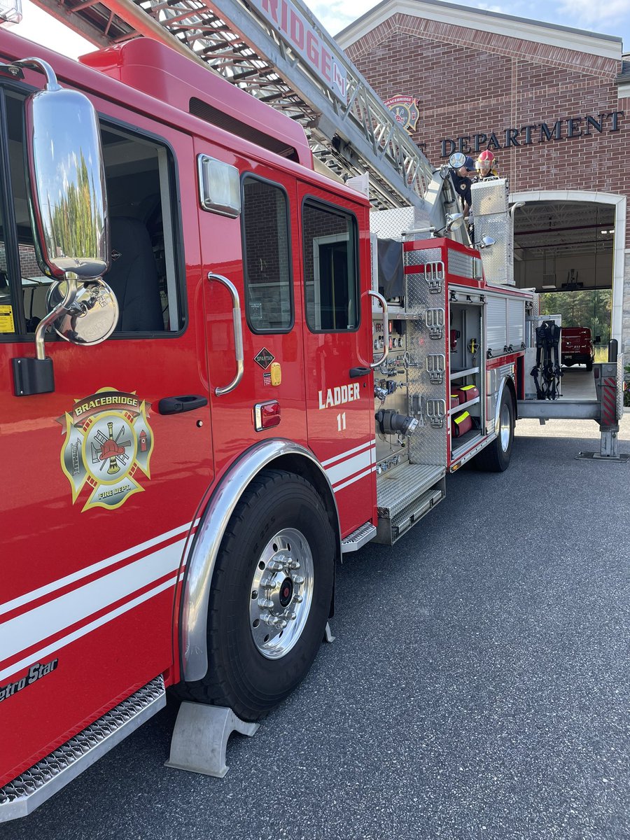 Bracebridge Fire tweet media