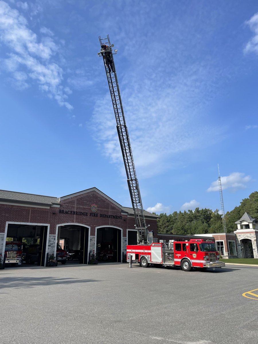 Bracebridge Fire tweet media