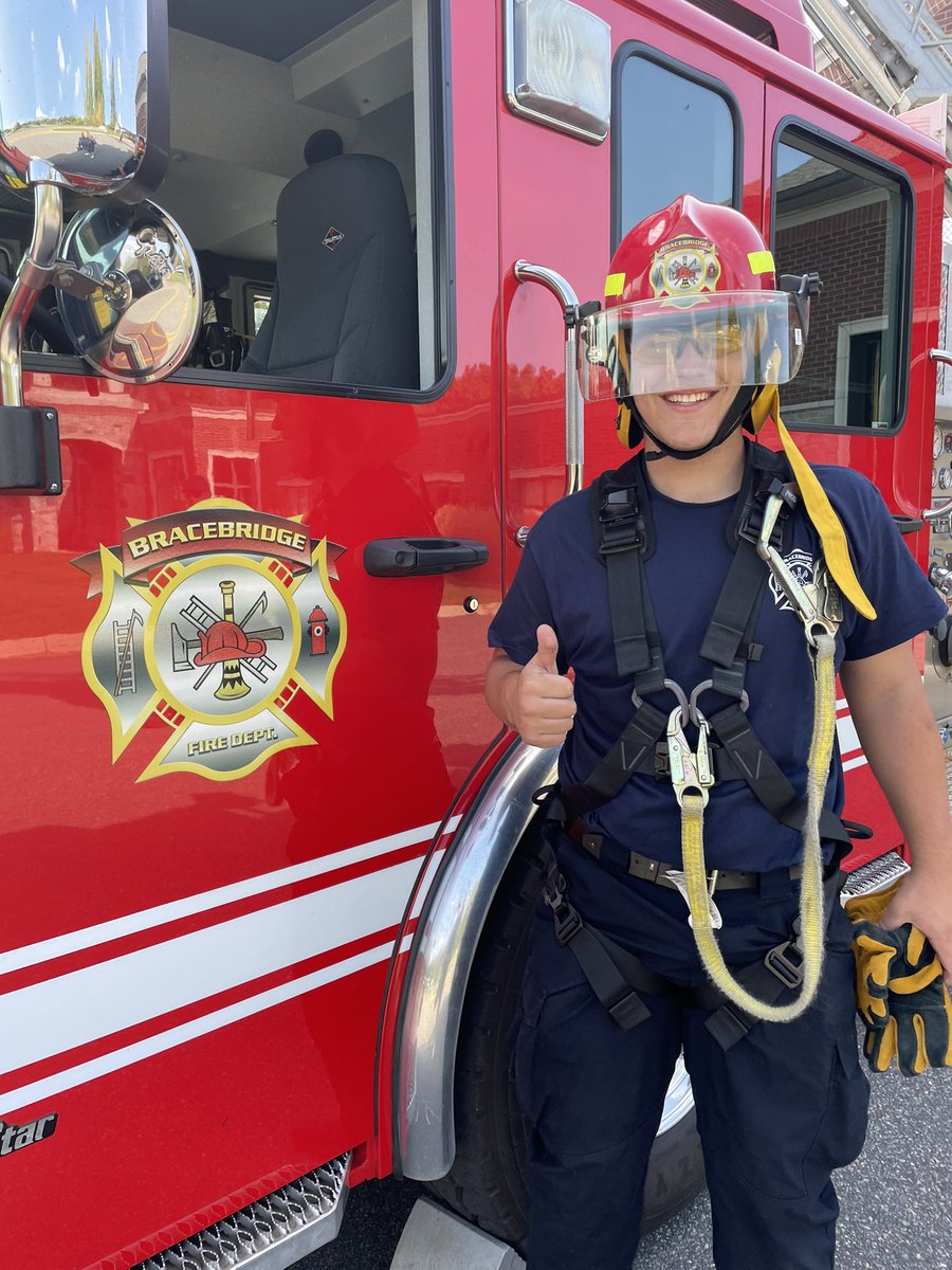 Bracebridge Fire tweet media