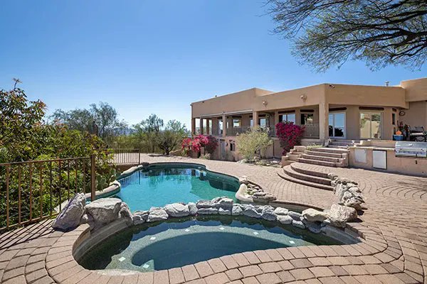 weknowtucson's tweet photo. View The Best Tucson Home Listings Online - When it comes to finding your dream home in Tucson, the internet has become an invaluable resource. Gone are the days of flipping through thick phone books and driving around... https://t.co/M0KyHOZixR #Tucson #RealEstate #homelistings https://t.co/tZKMDGJ4dT
