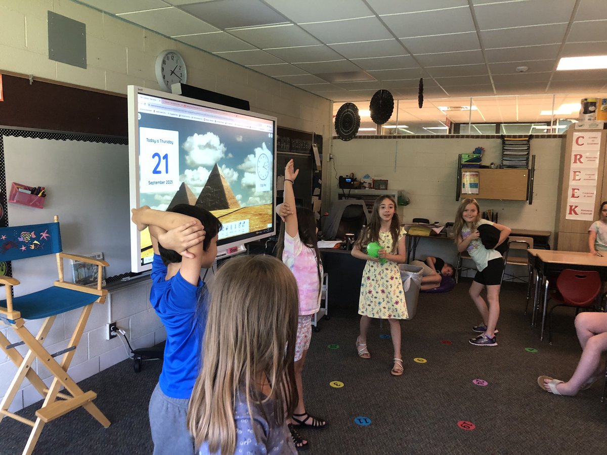 MilarchA's tweet photo. Building our fact fluency by practicing our 10s.  My students are rock stars!! #dieck2gthr #learn #grow   @swartz_creek @DieckSCCS https://t.co/EEVRxIWnpF