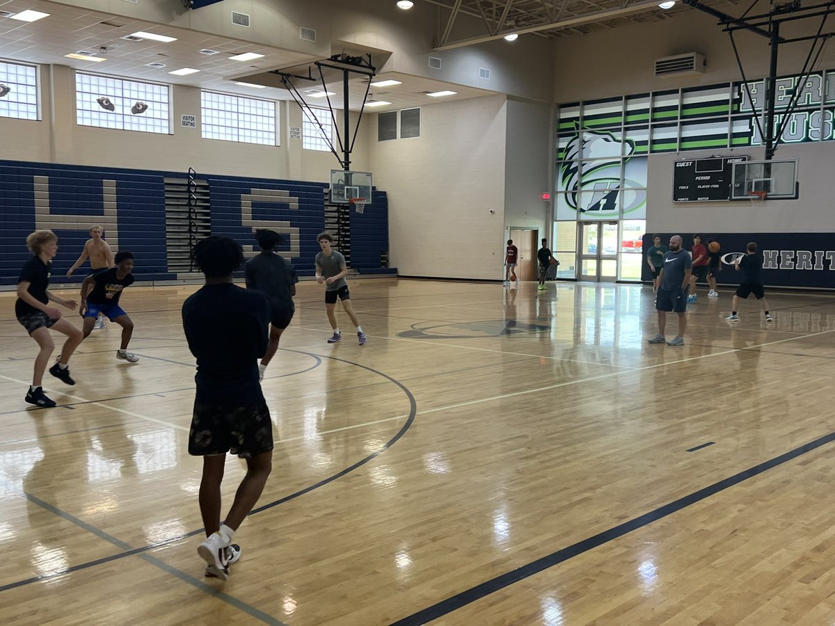 Husky_Sports's tweet photo. Checking in with @HHSHuskyHoops and @HHS_LadiesHoops. Putting in the work early.  Love it! #GrindTime https://t.co/Ubvi7OfIna