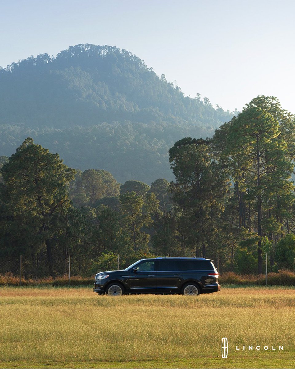 LincolnInterGP's tweet photo. Mezclarse con el paisaje y deslizarse a través de él en tu #LincolnNavigator.
Elige tu modo de manejo favorito y disfruta la aventura de llegar a tu destino.
Descubre más: https://t.co/mOE1nYy7ln https://t.co/x5QUzcc9we