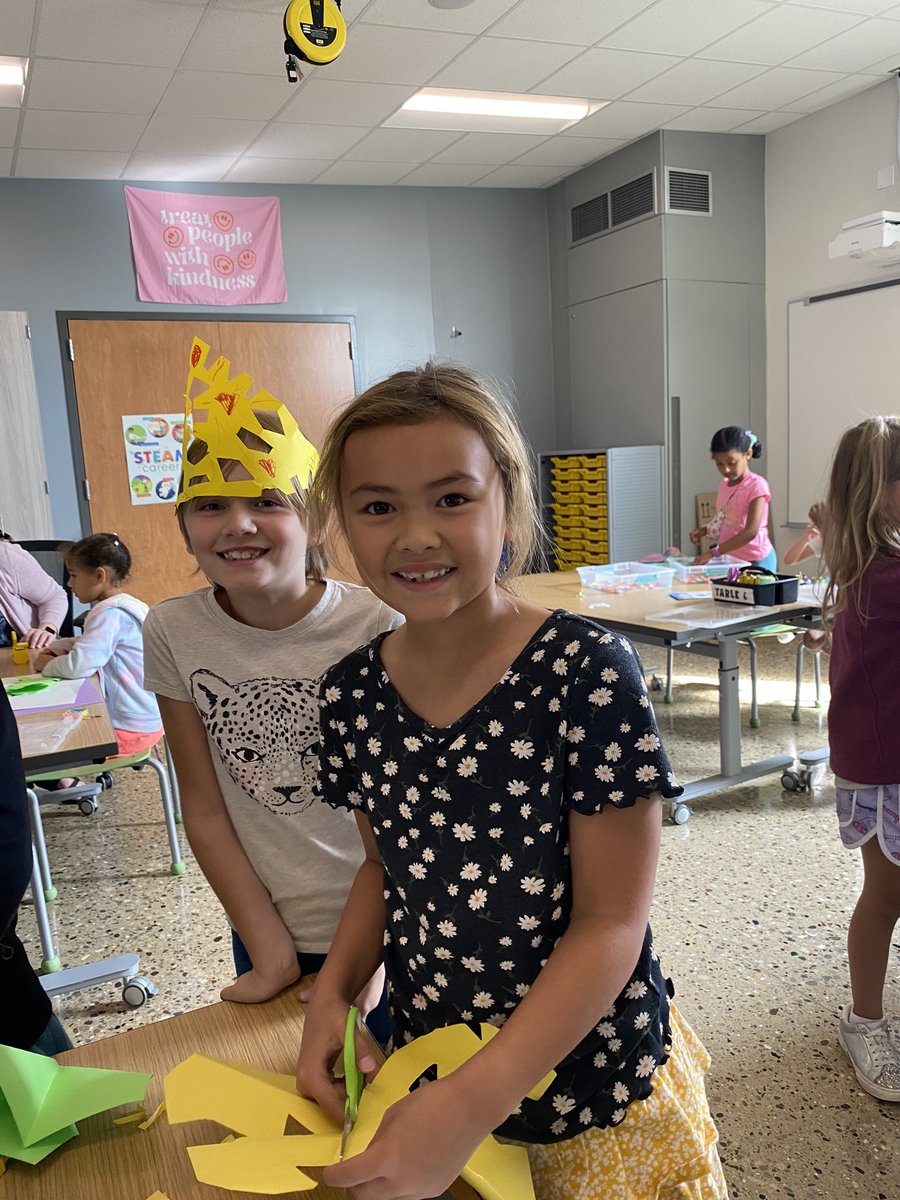 mrsbakkenSTEM's tweet photo. The first class to get a BINGO and earn Maker Day at #GLCSrichland this year! #GoGullLake #GLCSstem https://t.co/NyYMtNE9nB