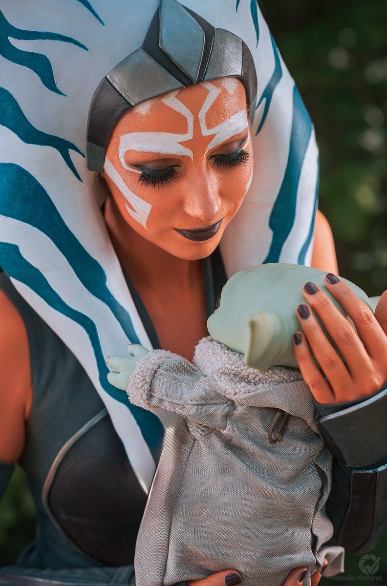 Momma ‘Soka! Or, Master Tano?! In an alternative reality they could’ve been a team but I guess now we know why she didn’t accept to train Grogu 😌💚

photo by @Valentinpicture during @il_volta 🫶 #ahsokatano #ahsokalives