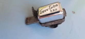 Donated my mother's old bike to a non-profit community bike space today. Best thing I could have done. It's a relatively unknown German brand (Hera). They love tinkering with old bikes. Had to explain how the old spoke lock (like the one below) works. #oldbikes