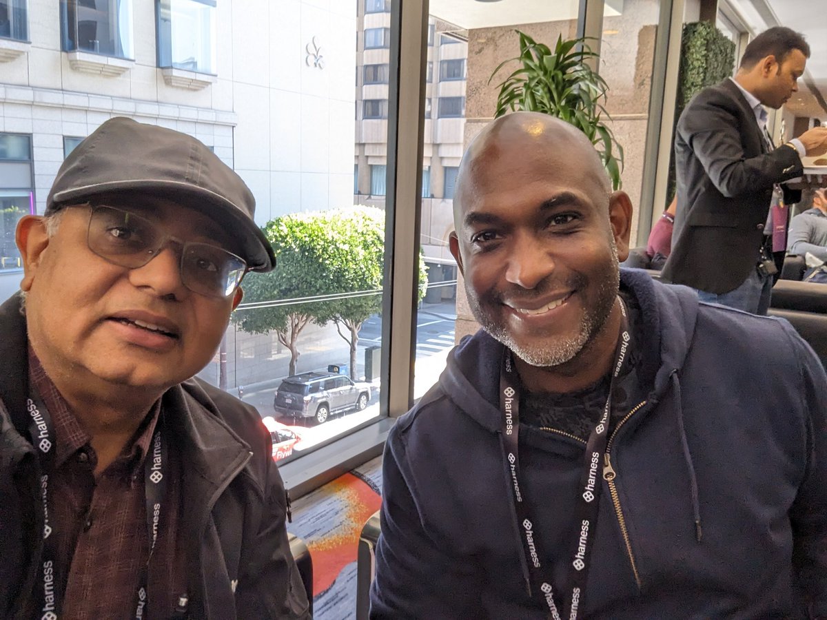 pmalik1's tweet photo. Great meeting @kelseyhightower today after his energizing fireside chat at @harnessio #unscripted and talking about our mutual passion for #STEM and enabling the next generation of technologists at lunchtime @ASEIUSA https://t.co/KADzLkp5Z6