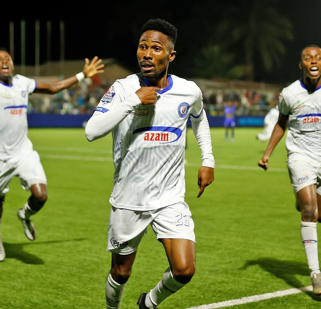 Nado Haimbwi Sana ila huyu ndio Iddy Nado

#Ligikuu

FT Azam FC 2-1 Singida BS
Sidibe ⚽️
Nado ⚽
Tchakei ⚽

#sokaplaceupdates 
#sokaplacetv <a href="/betikakasino/">BetikaKasino</a>