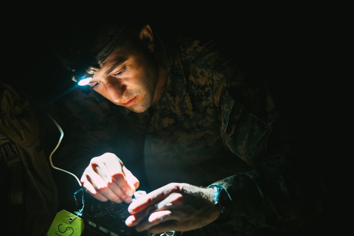 📍Fort Walker, VA

#Marines w/ @2dMarDiv conduct a radio check during the DLAP.

The program helps Marines improve their #warfighting abilities through mentorship resulting in greater lethality & endurance.

(#USMC 📷 by Cpl. Alexis Sanchez#usmc)
#WeHaveTheWatch #HomelandDefense