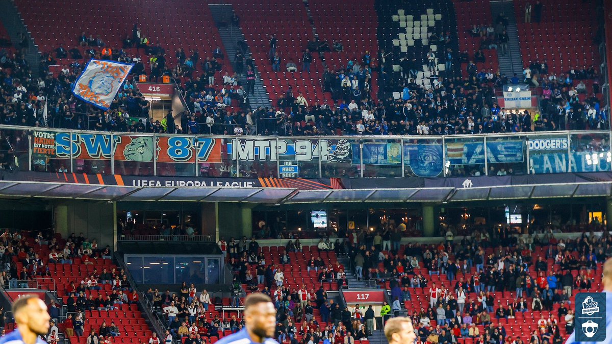 Footballogue's tweet photo. On entend que les supporters de Marseille ce soir à Amsterdam, gros respect à eux 👏💙🤍 https://t.co/rFl3zWuUzY