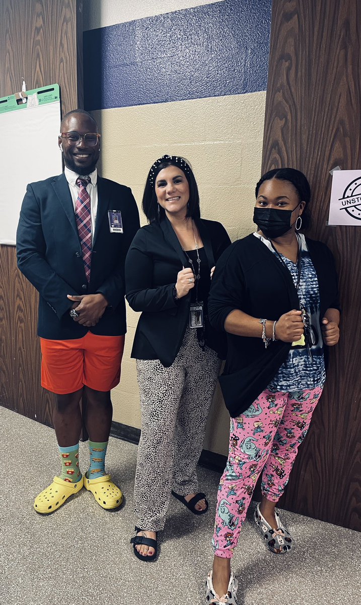 MrsBlacksWorld's tweet photo. Spirit Week - Day 4 = Zoom Meeting (nice on top, comfy on bottom) 🖤🥳

#unstoppableAJH https://t.co/hF2LkrgSA5