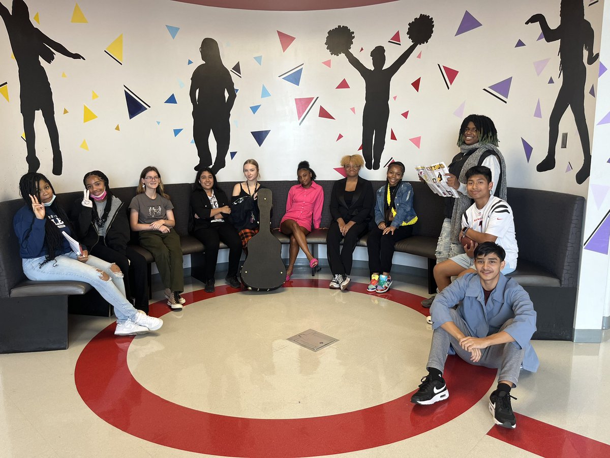 MmeShepard's tweet image. Is it French 2, or a glimpse into the future? Students answered the questions “what will you be and how do you get there?”…in costume and en français! #aagv @PCSDViking