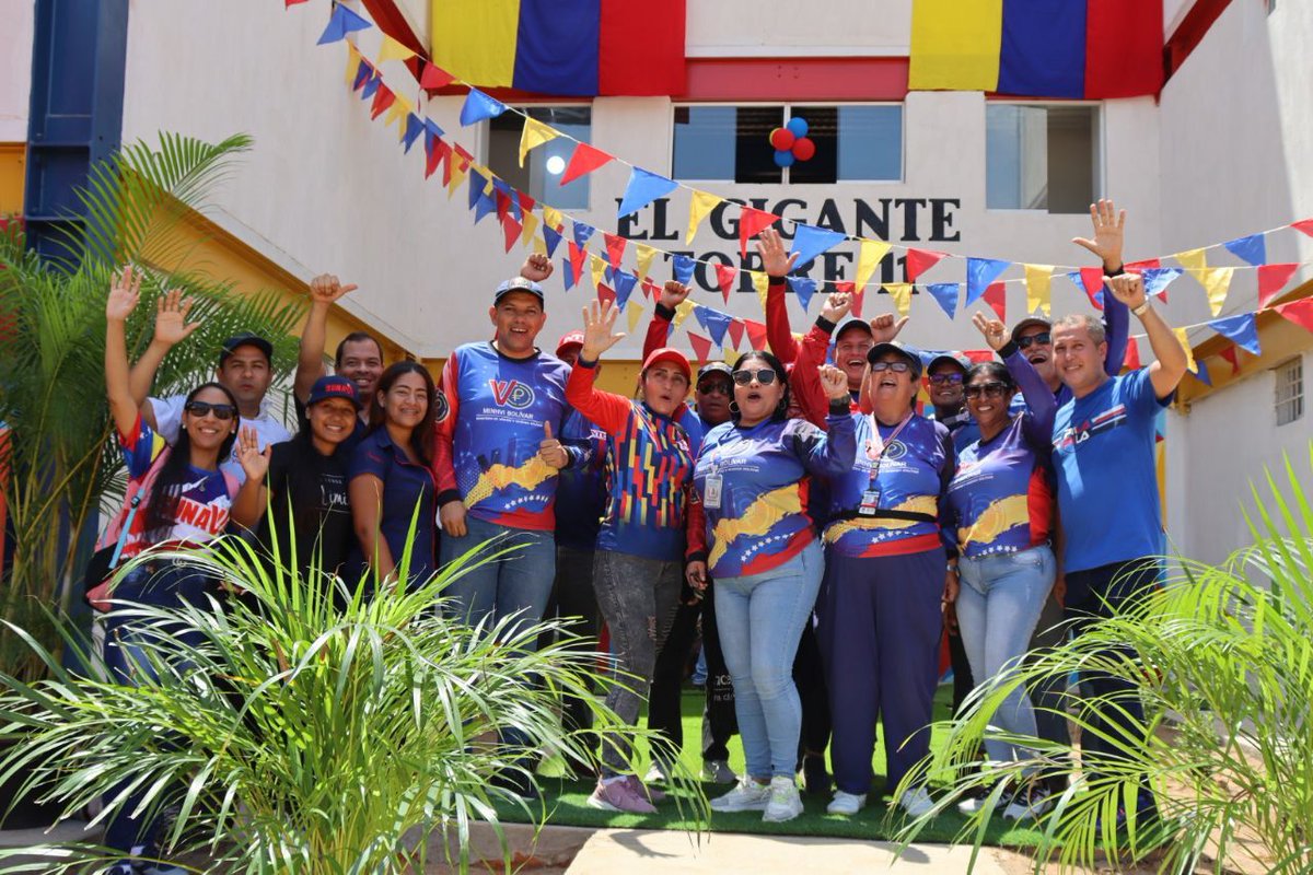 #EsNoticia 🗞️ll En Bolívar la GMVV honra al Comandante Hugo Chávez con entrega de nuevos hogares.

Disponible en⏩ minhvi.gob.ve/?p=11183

#GuicaipuroConManoDura