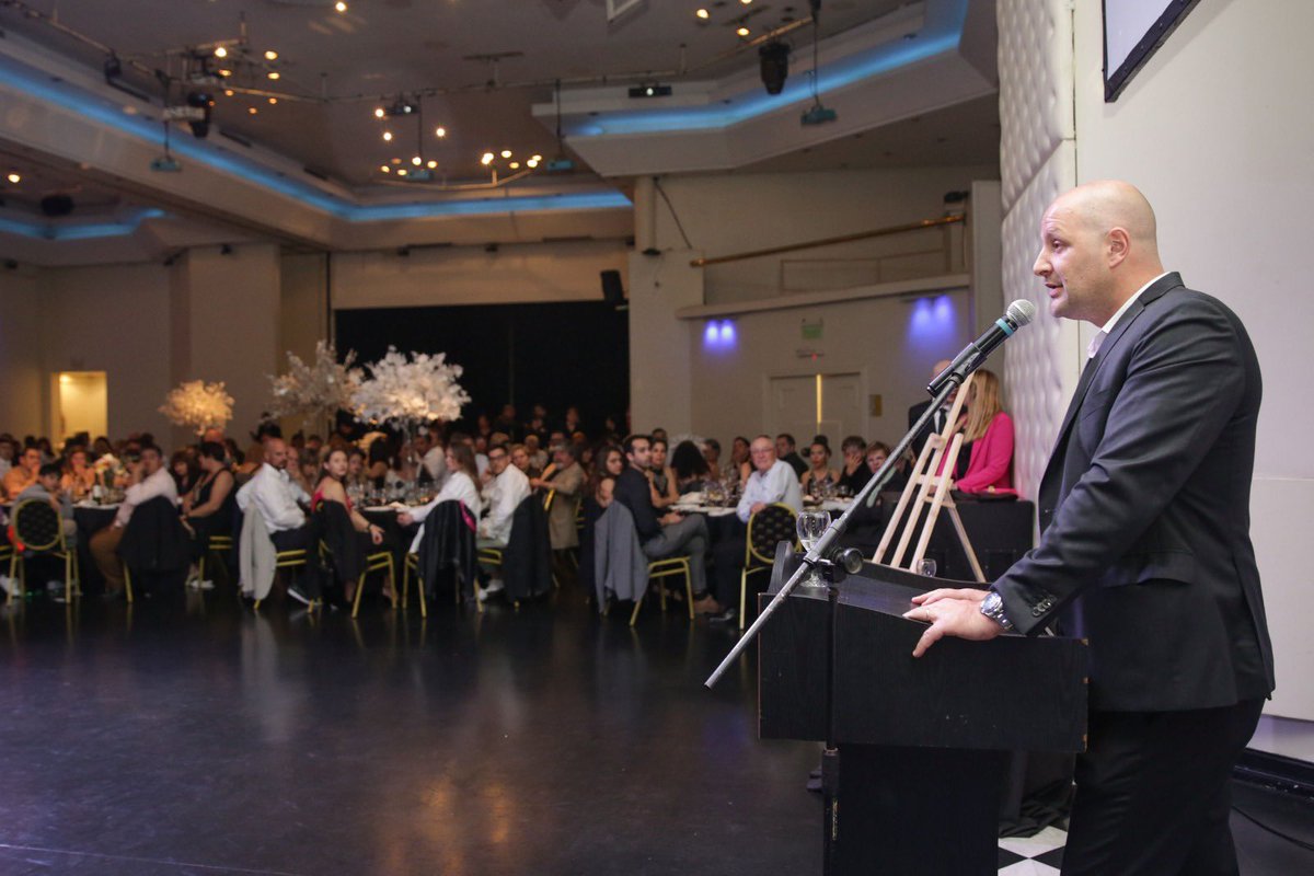 ¡Celebramos los primeros 50 años de AMEPORT! Junto a más de 450 compañeras y compañeros, asociados, referentes,  autoridades y dirigentes mutualistas y sindicales, disfrutamos de una noche marcada por la emoción, recuerdos y los valores que guían al mutualismo