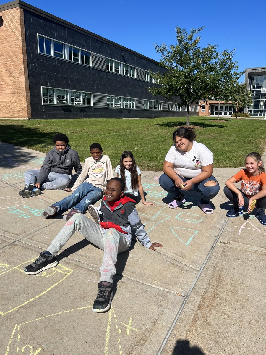 Miss Burzynski tweet media