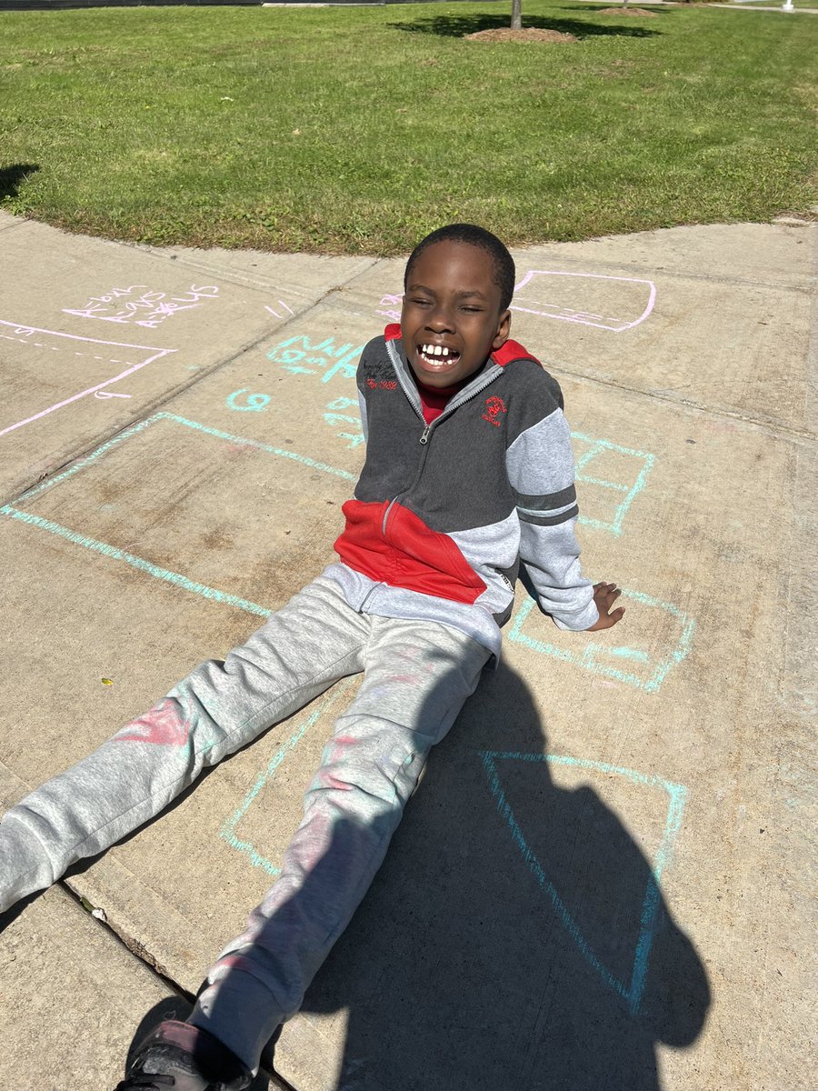 Miss Burzynski tweet media