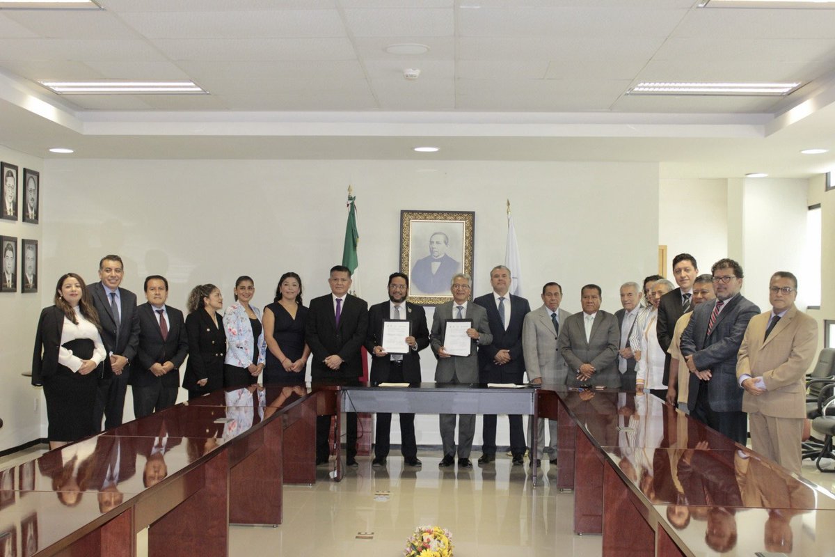 TJACCOAX's tweet photo. Firmamos un convenio con el #PJEO @tsjoaxaca que permitirá capacitar al personal del Tribunal y reforzar los conocimientos en materia de Derechos Humanos y Acceso a la Justicia. https://t.co/fVJ7qJzcjM