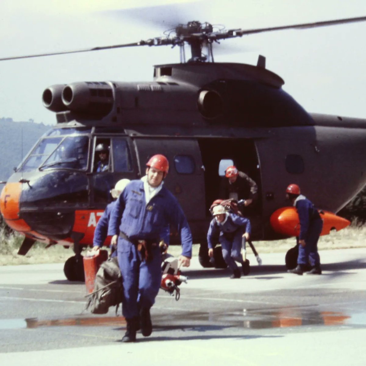 riisc_7's tweet image. [ #JeudidesVerdis ] 📷⛑️
À quoi ressemblait le quotidien de nos sapeurs-sauveteurs il y a 10, 20 ou 30 ans en arrière ? Voici quelques images de ces dernières décennies 📅 
Venez découvrir l&apos;année prochaine toute l&apos;histoire de notre unité à l&apos;occasion des 50 ans de l&apos;#UIISC7 🎂