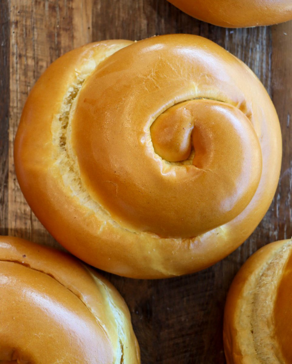 Our challah recipe is almost 200 years old and has stood the test of time. This tender, soft bread is baked round to remind us of the circle of life and traditional at holiday time. Seasonal.  Non-dairy

#HoustonTexas #HoustonBakery #ThreeBrothersBakery #YomKippur #Roshhashanah