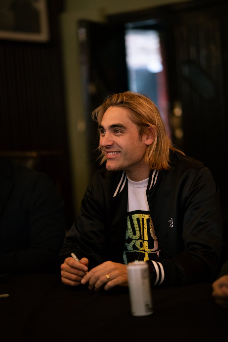 rachfrancesca_'s tweet photo. Photography for @Busted doing a signing at @thejacclub 🖤

#busted #liverpool #liverpoolphotographer #photography #bandphoto #band #music #photographer https://t.co/p0EAqJlPzU