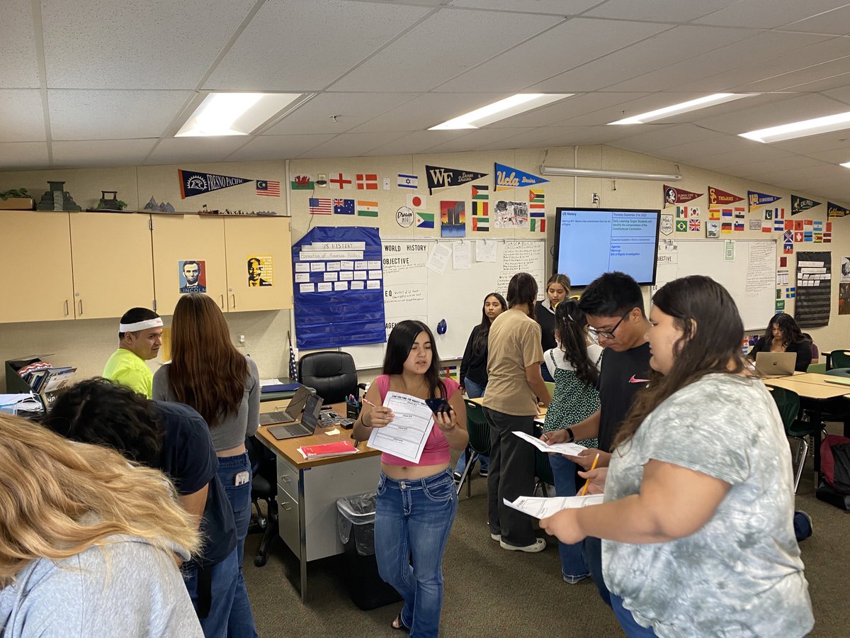 Another SCHS historical collaboration event, as Mr. Gasca and Mr. Wanmer’s classes work together to complete a Bill of Rights escape room! #BurtonExperience
