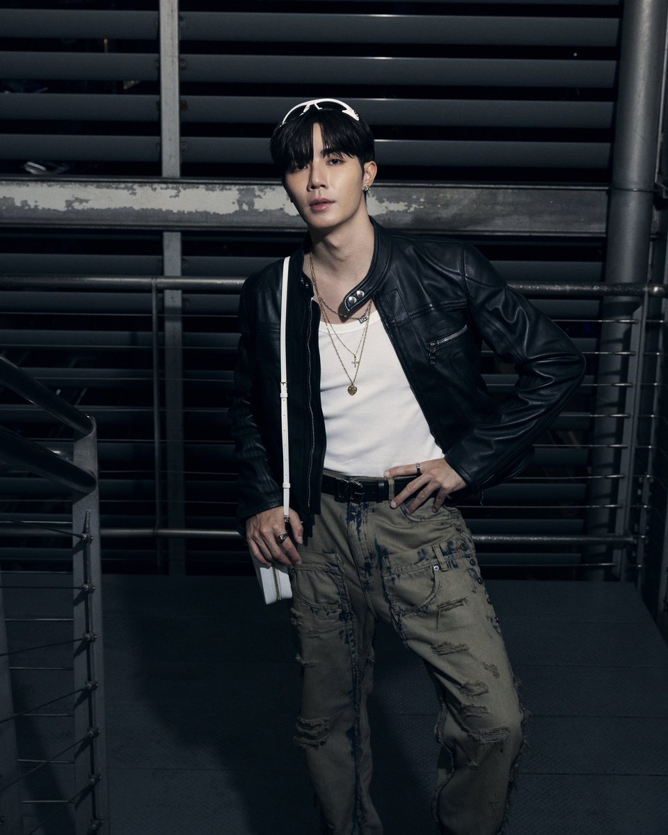 VogueThailand's tweet image. “โบว์-เมลดา สุศรี” และ “ซี-พฤกษ์ พานิช” @zee_pruk เตรียมมุ่งหน้าสู่มิลานเพื่อชมโชว์ @dolcegabbana คอลเล็กชั่นฤดูใบไม้ผลิ/ฤดูร้อน 2024 #DolceGabbana #DGSS24 #ZeePrukxMILANFW 

#VogueReports