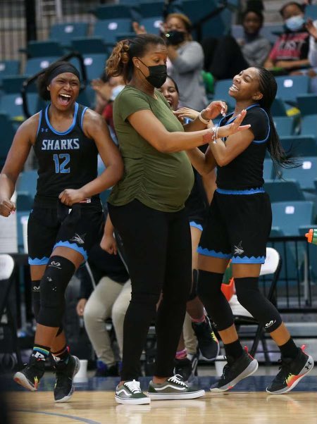 ShadowCreekGBB's tweet photo. HUGE shootout to @BreMode7 our Great White Shark 🦈 for AWESOME  donation to our Program @ShadowCreekGBB. What a blessing to continue to give back! Best of luck this season 🐸 https://t.co/74o7Voudjk