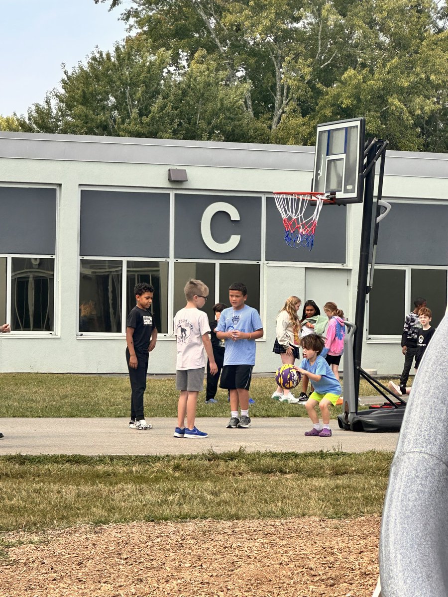 bethany_newcomb's tweet photo. I can’t even put into words how rewarding/heartwarming today was. All I can say is I love my job. ❤️ @WBESbears https://t.co/ra2KOuEK15