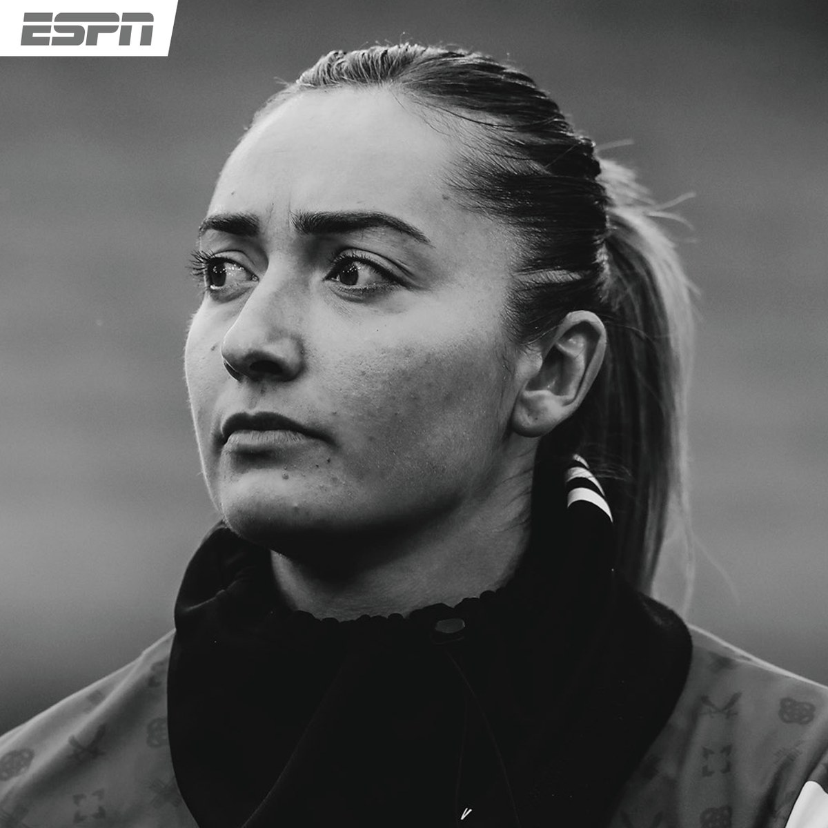 ESPNmx's tweet photo. Triste noticia en el futbol femenil 

El Sheffield United anunció el fallecimiento de su jugadora Maddy Cusack a los 27 años. 

Hace unas semanas fue nombrada capitana y recién había renovado con el equipo. https://t.co/oMCV4Q1hYc