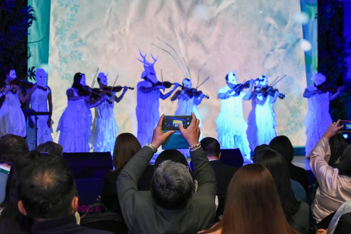 También presenciamos hermosas intervenciones artísticas que nos hicieron vibrar. Un reconocimiento especial a Fondo Acción que gestionó la participación de la Fundación Orquesta Sinfónica de Bogotá <a href="/Fosbosinfonica/">FOSBO - Orquesta Sinfónica Bogotá</a> y @latinlatas, dos agrupaciones que nos deslumbraron 🎶.