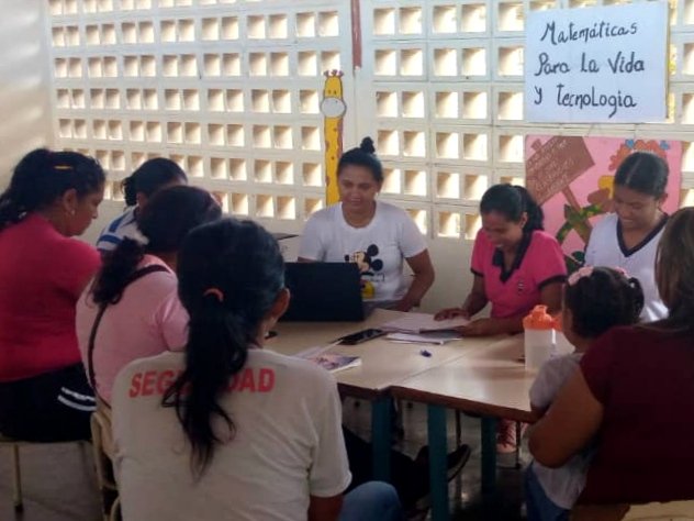 ¡Mi reconocimiento para ustedes! 

3er. día de formación, nuestros docentes siguen comprometidos con el fortalecimiento del aprendizaje, hoy abordamos como enfoque: "matemáticas para la vida y ciencias". 

<a href="/NicolasMaduro/">Nicolás Maduro</a>
@MPPEDUCACION