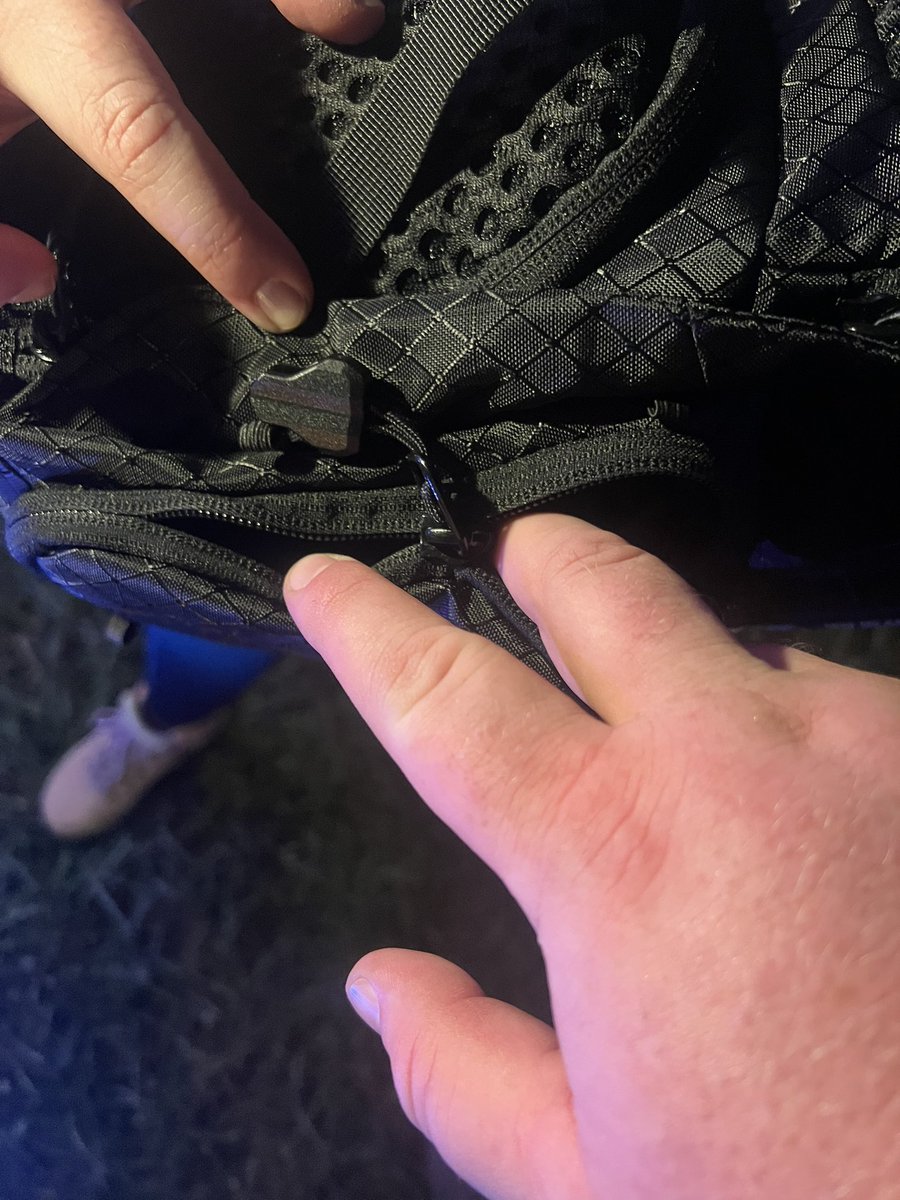 therealkrojr's tweet photo. @lunchboxpacks no bueno on a brand new pack for #LostLands2023 zipper doesn’t work on the water filling flap https://t.co/XQvJyhCG3R