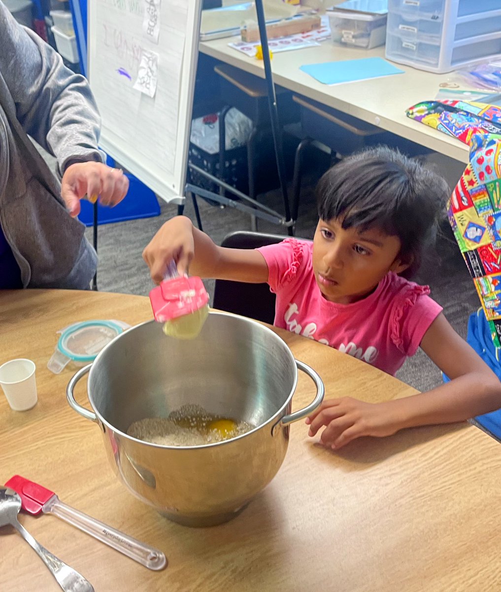McCougars23's tweet photo. Life Skills - Baking oatmeal cookies 🍪😉👩‍🍳#RCSPride https://t.co/TzEGgvLFVN