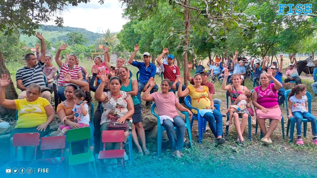 FISE_ni's tweet photo. 💧🚰 En Unidad por el Bien común, el FISE realizó Asamblea para dar a conocer el diseño final del proyecto de Agua Potable, Saneamiento e Higiene, en la comunidad El Terrero del municipio de Esquipulas. 🇳🇮 #Nicaragua #PatriaBenditayLibre https://t.co/GYxBuj9bXI