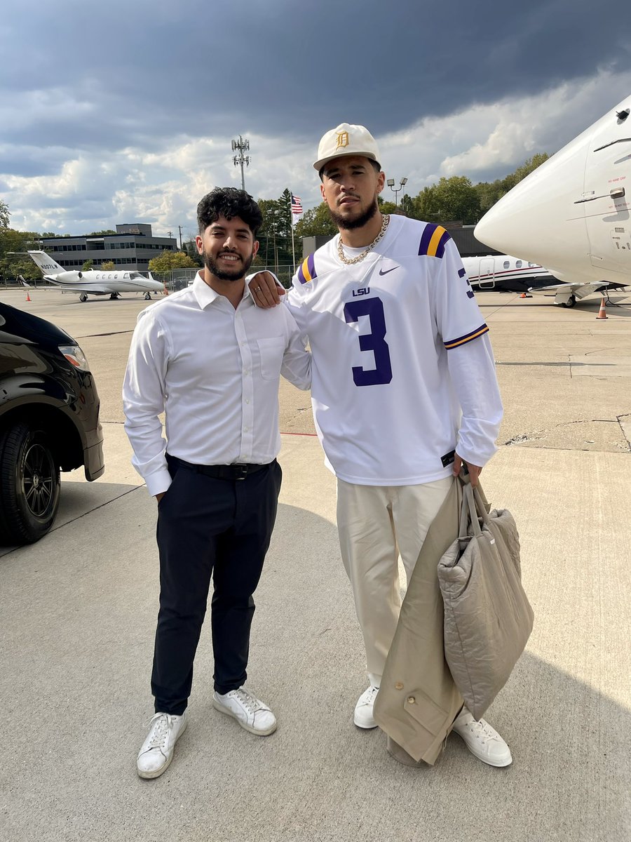 PrideCharters's tweet image. Had the pleasure of driving around a couple of the @nba GREAT!! Thank you @easymoneysniper @dbook and your team  for letting us drive you safely to and from your destinations while in town! #nbabasketball